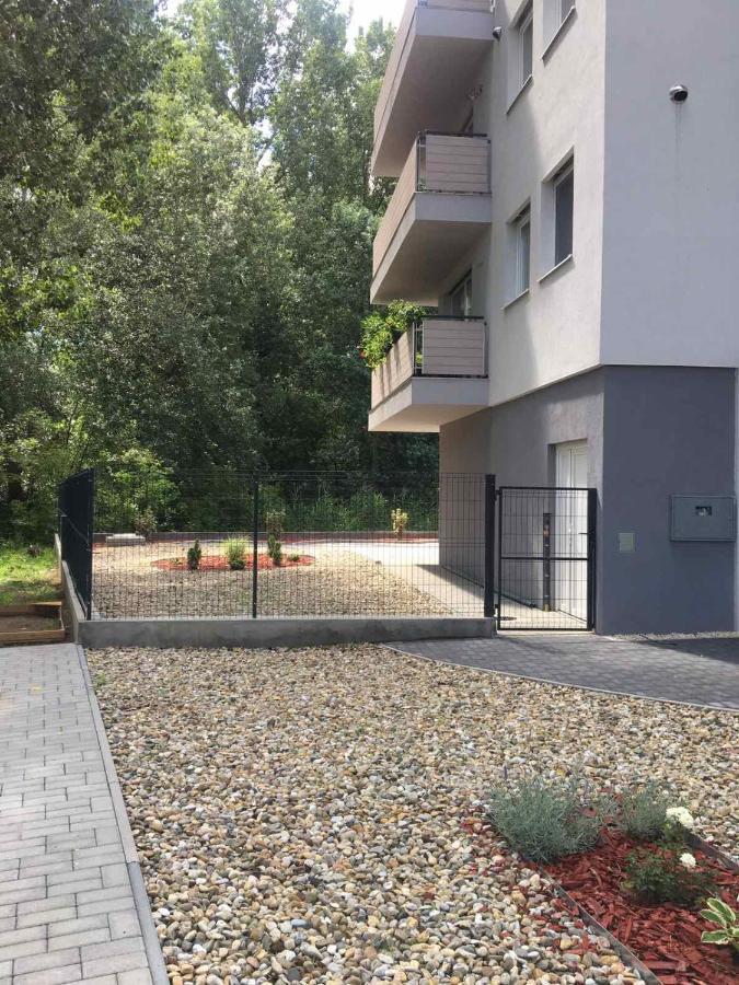 Thermal Forest Apartment Kiskunhalas Bagian luar foto